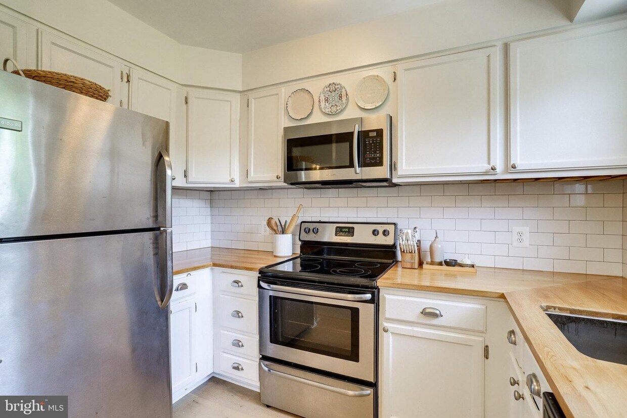 2705 S Walter Reed Dr Unit B, Arlington, VA 22206 Apartment for Rent