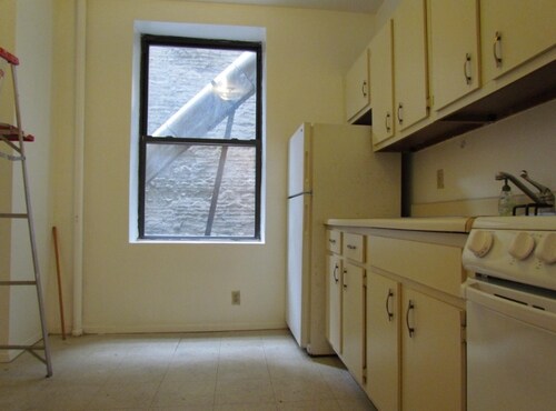 Foto del edificio - 167 W 4th St