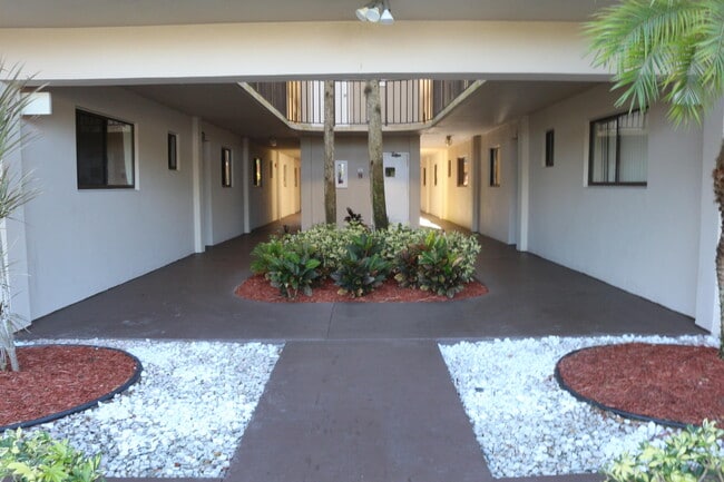Building Photo - 5220 Las Verdes Cir