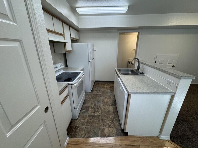 Foto del edificio - 3 bedroom, 2.5 bath Townhouse