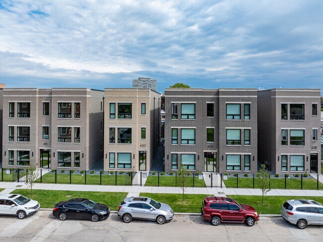 Foto del edificio - 416 E 50th Pl