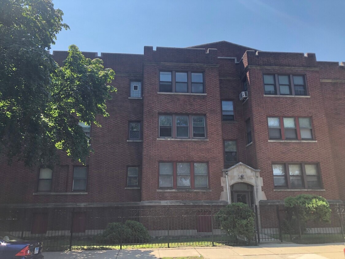 Primary Photo - 2205 E 67th St