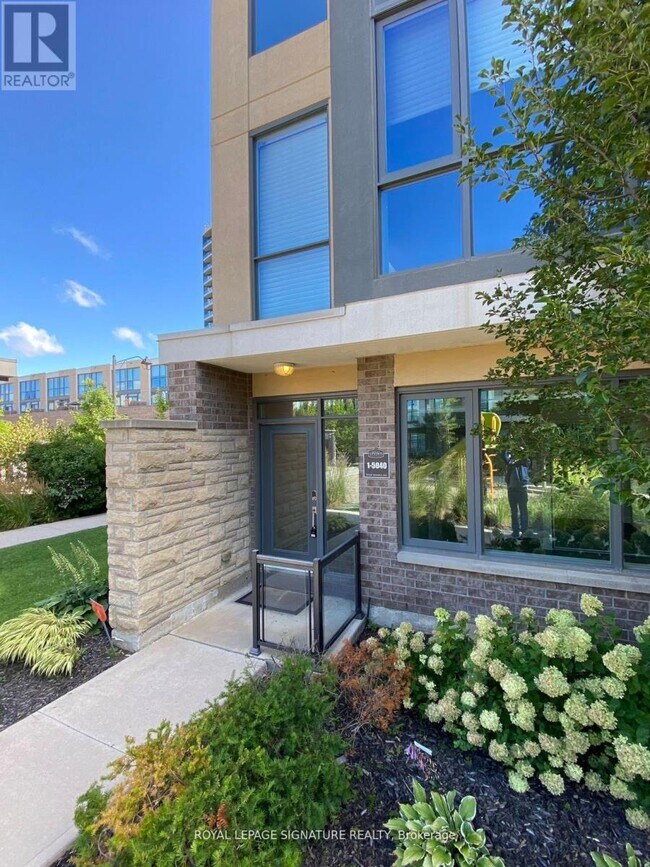 Photo du bâtiment - 5040 Four Springs Ave