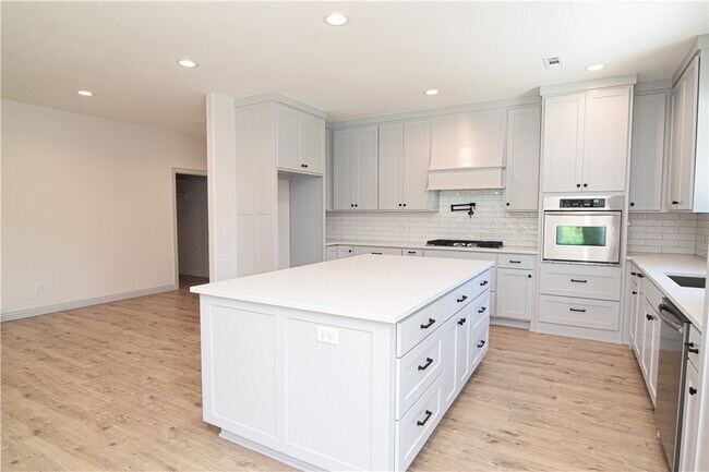 Foto del edificio - 13734 Canal St