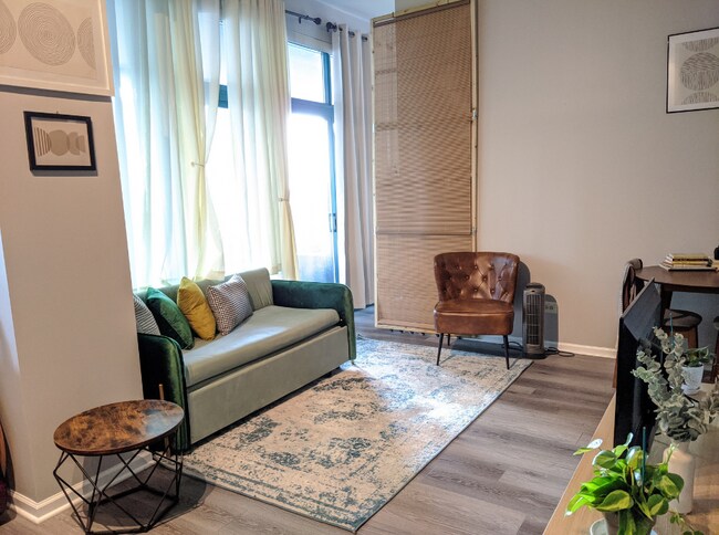 Living - 340 W Superior St