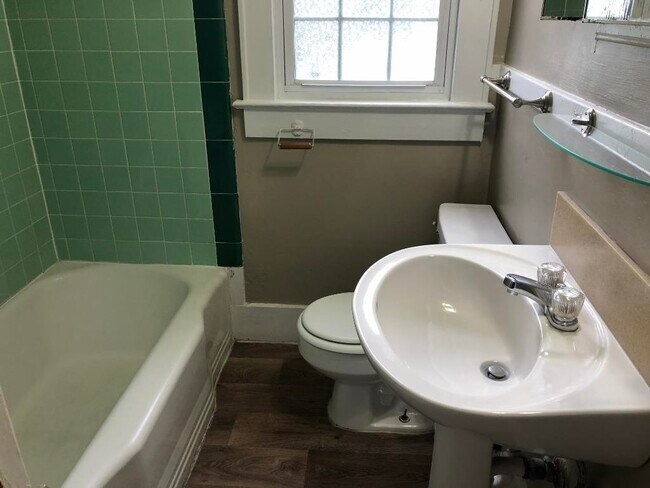 Building Photo - 557 Beverly Ct