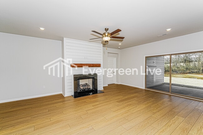 Foto del edificio - 301 Pond Spg Dr