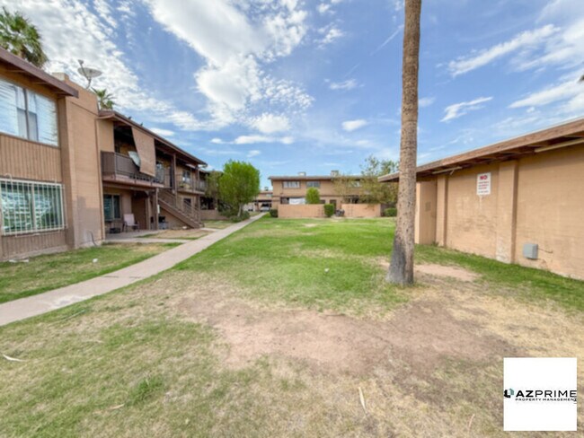 Foto del edificio - Modern 3/2 End Unit Condo in Central Phoenix!