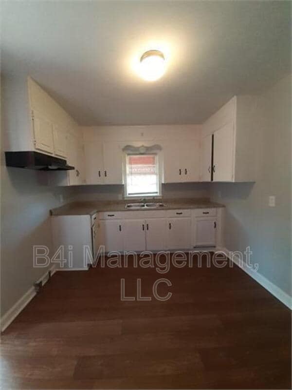 Building Photo - 1102 33rd St
