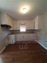 Building Photo - 1102 33rd St