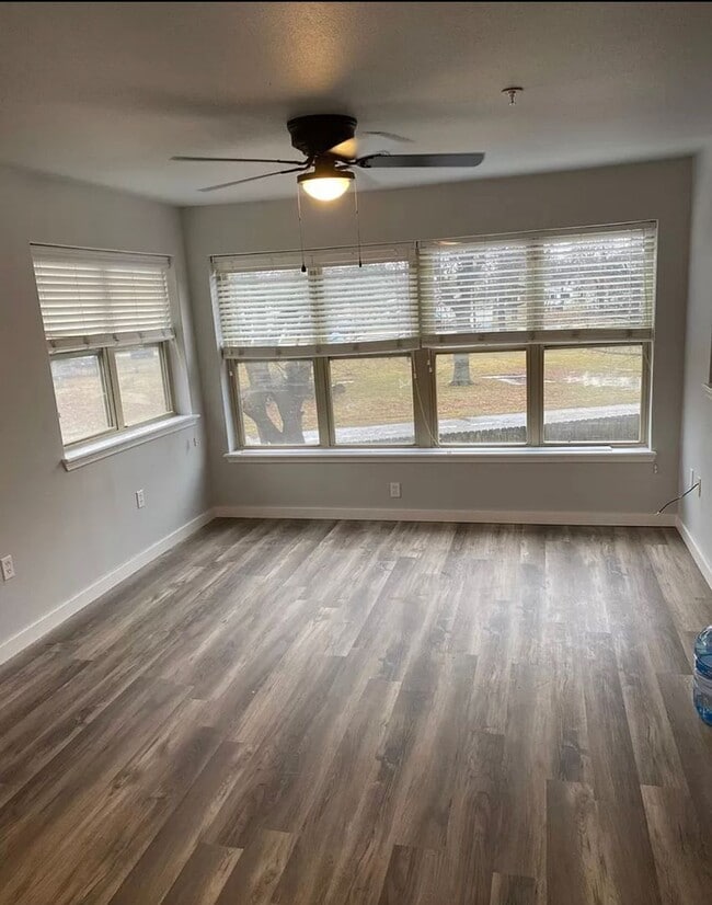 Foto del edificio - 3BD / 2.5BA Completely Remodeled Townhome W/ Garage, Minutes From UofA Campus