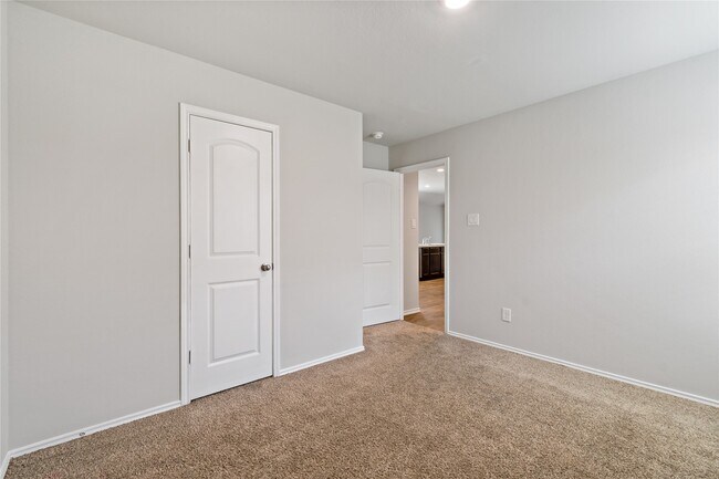 Foto del edificio - 2327 Pettingell Wy