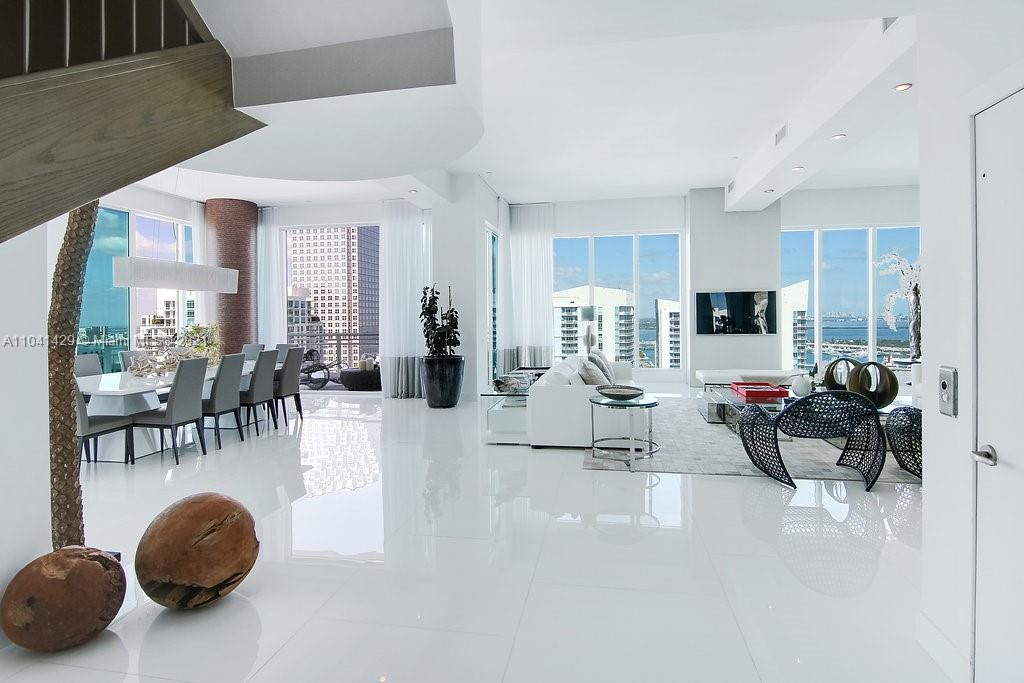Primary Photo - 900 Brickell Key Blvd