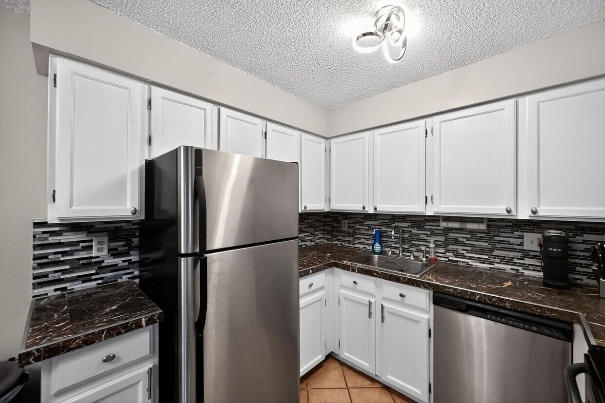 Foto principal - 12083 E Harvard Ave
