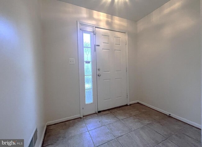 Building Photo - 45504 Trail Run Terrace