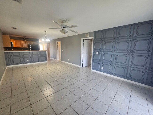 Building Photo - 1138 Homer Ave S