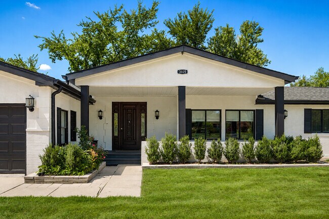 Foto del edificio - 3825 Maple Ave