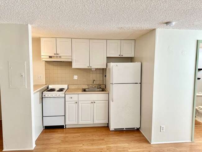 Building Photo - 1060 Kamehameha Hwy