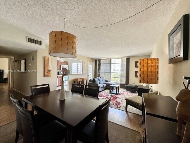 Foto del edificio - 1750 NE 115th St
