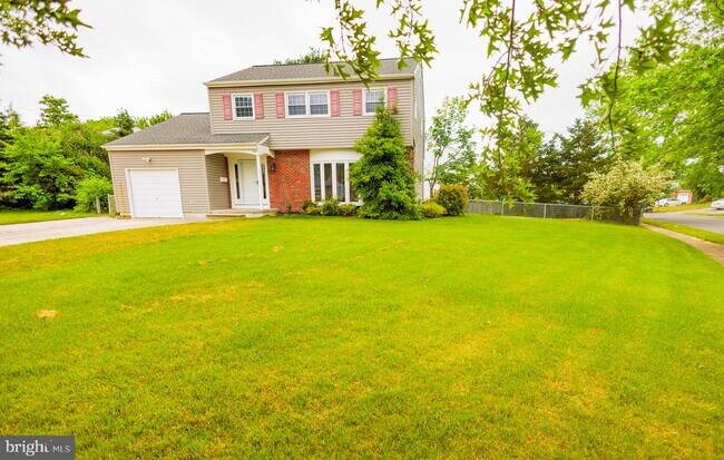 Foto del edificio - 300 MacClelland Ave