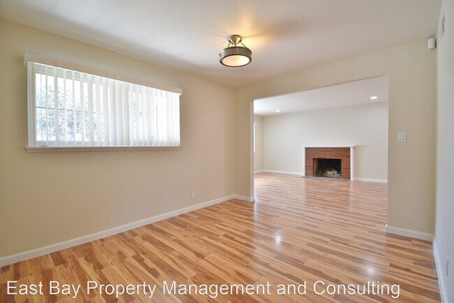 Building Photo - 4 br, 3 bath House - 38997 Logan Dr.