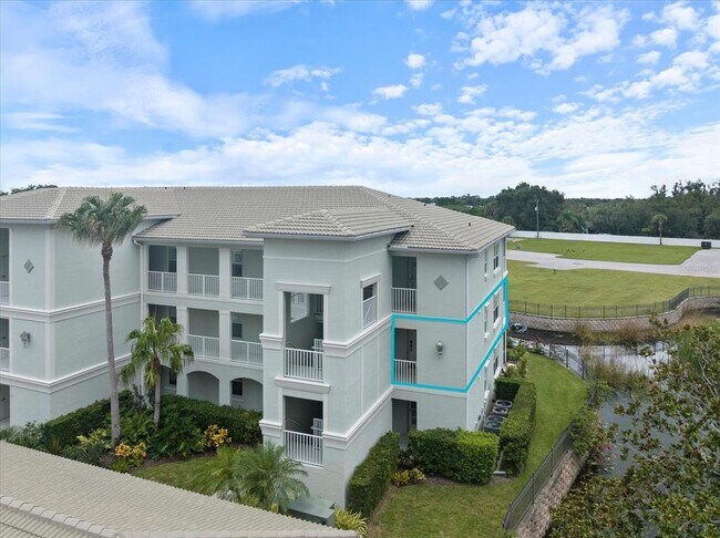 Building Photo - 700 Gardens Edge Dr