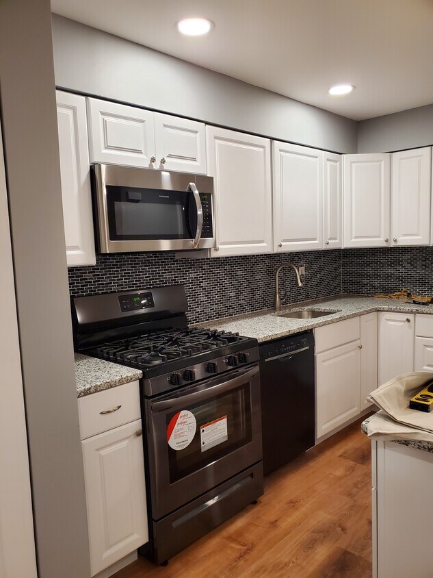 Primary Photo - 2612 Island Ave