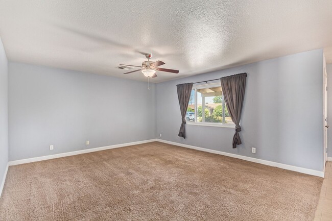 Building Photo - REMODELED 4 BED/2 BATH TEMPE HOME WITH POO...