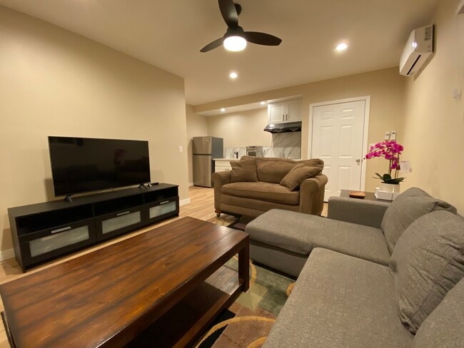 Building Photo - 777 Stephens Avenue