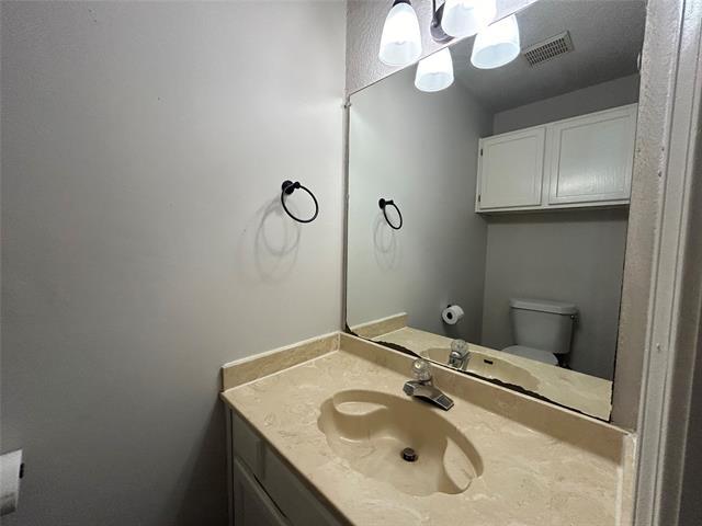 Building Photo - 7421 Kingswood Dr