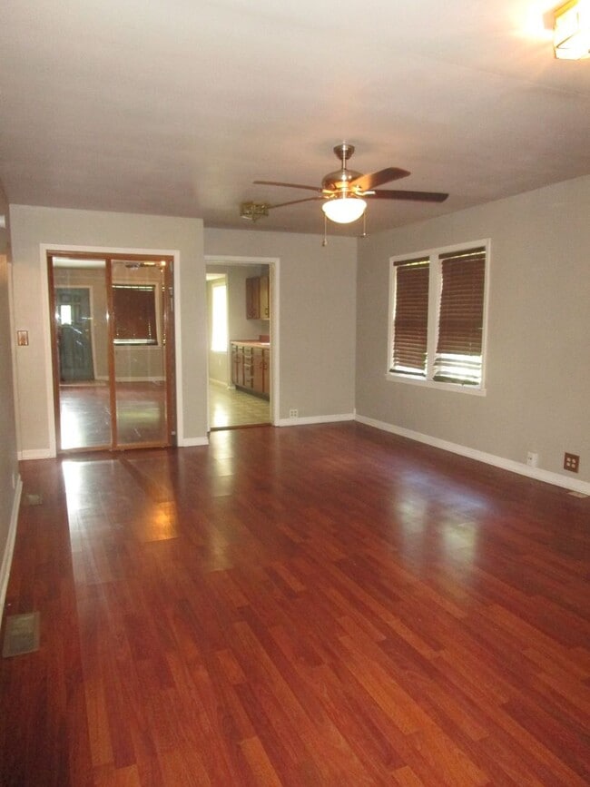 Foto del edificio - 3 bedroom 2 bath