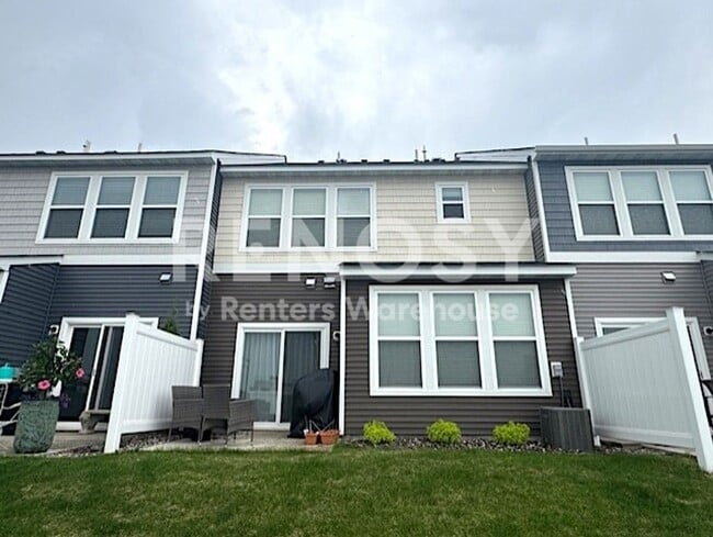 Building Photo - 7216 Walnut Grove Ln N
