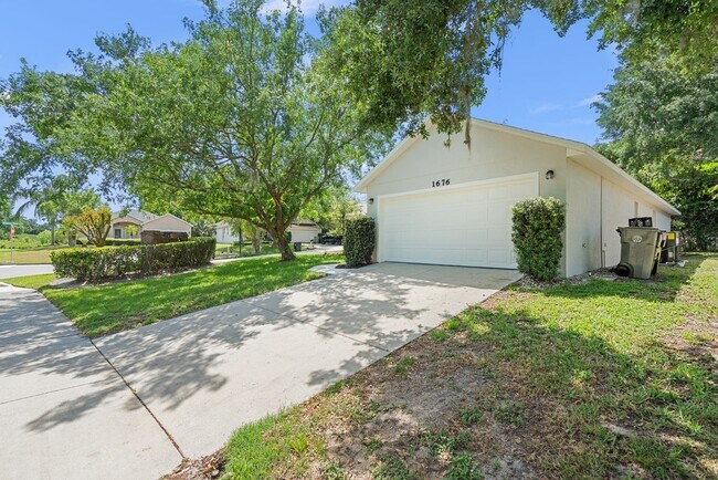 Building Photo - ERROL ESTATES - GOLFSIDE VILLAGE  • 3 BR •...