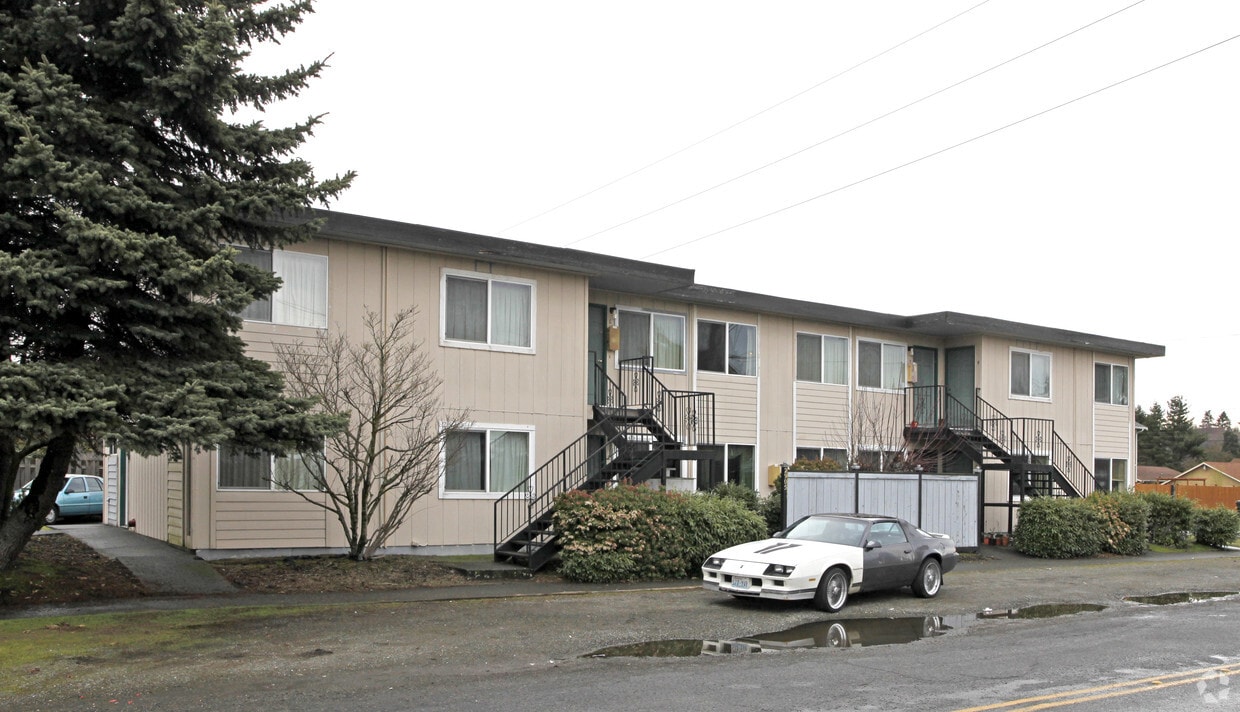 Building Photo - 2905 S 66th St