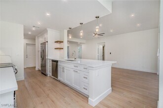 Building Photo - 76 4th St