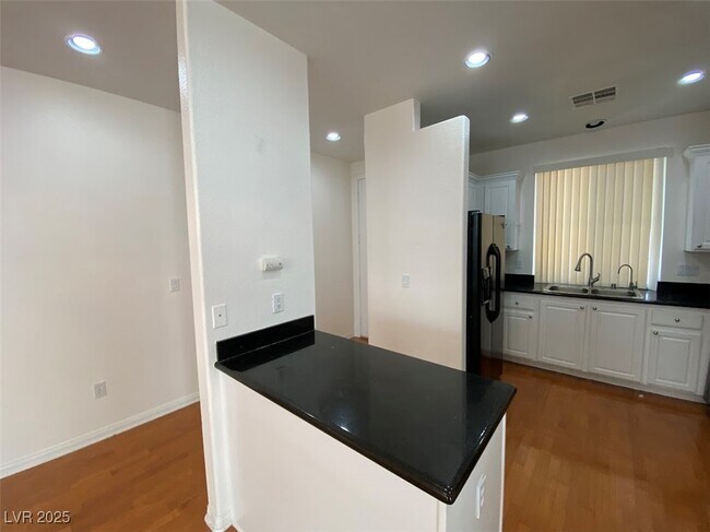 Foto del edificio - 6262 Tillman Crest Ave
