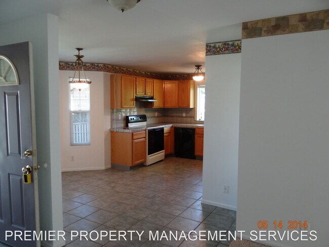 Building Photo - 3 br, 2 bath House - 557 Pine Court