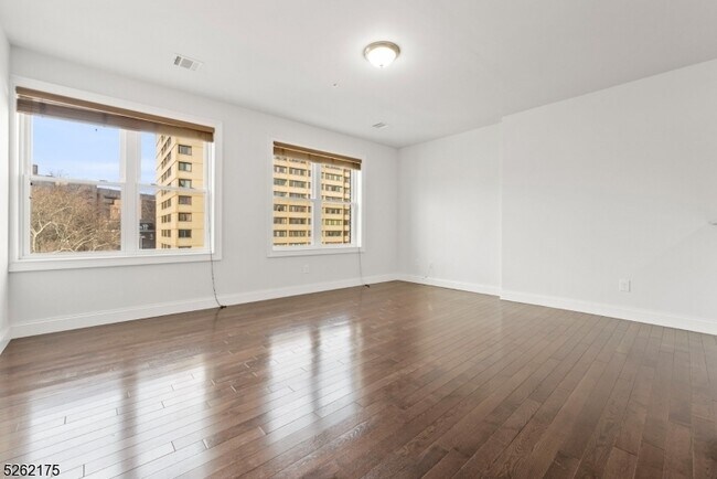 Foto del edificio - 90 Clinton Ave