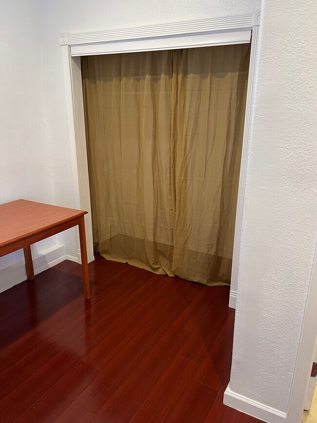 Foto del edificio - 1554 Ellis Ave