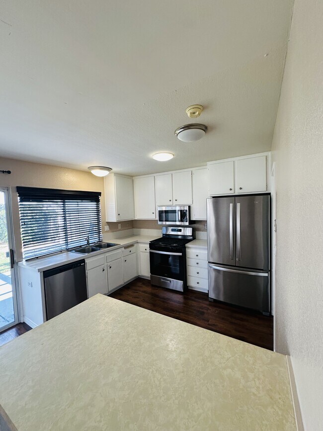 Foto del edificio - 10940 Decatur Rd