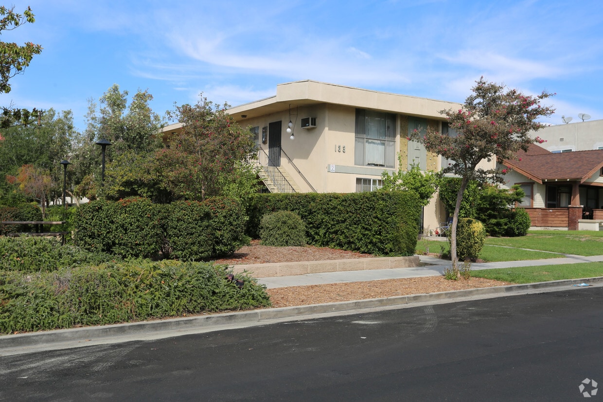 Building Photo - 133 S Cedar St