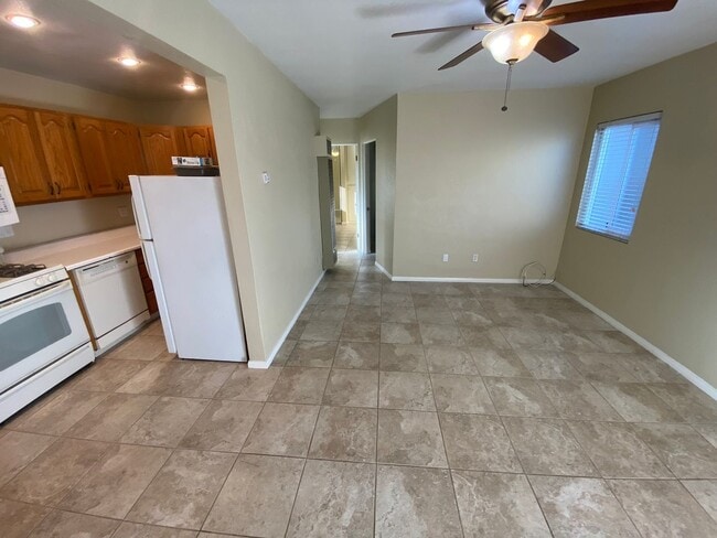 Building Photo - kl303r