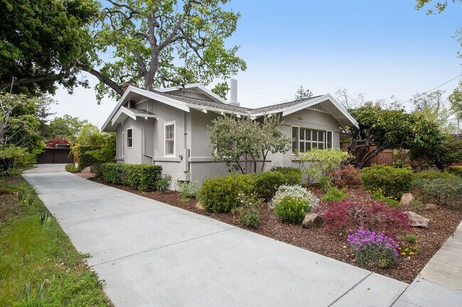 Building Photo - Beautiful Residence in Old Palo Alto With ...
