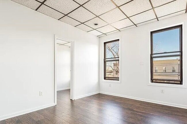 Foto del edificio - 385 Princeton Ave