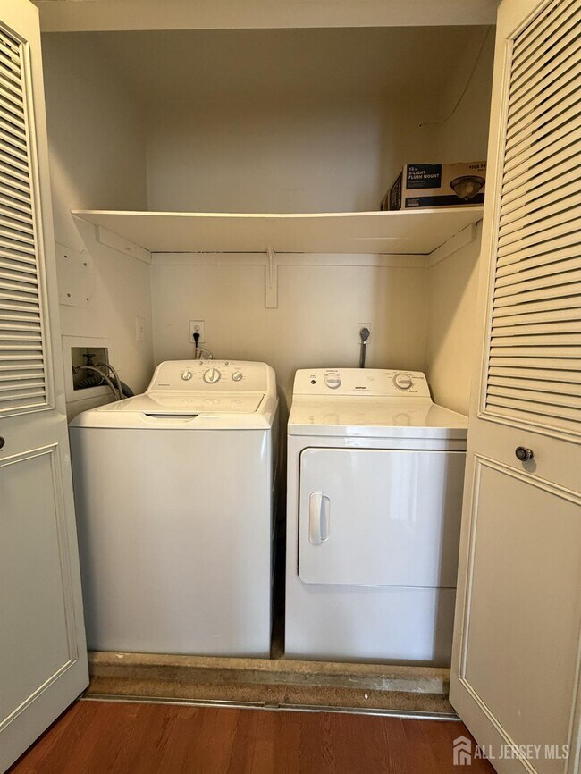 Foto del edificio - 1709 Woodbridge Commons Way