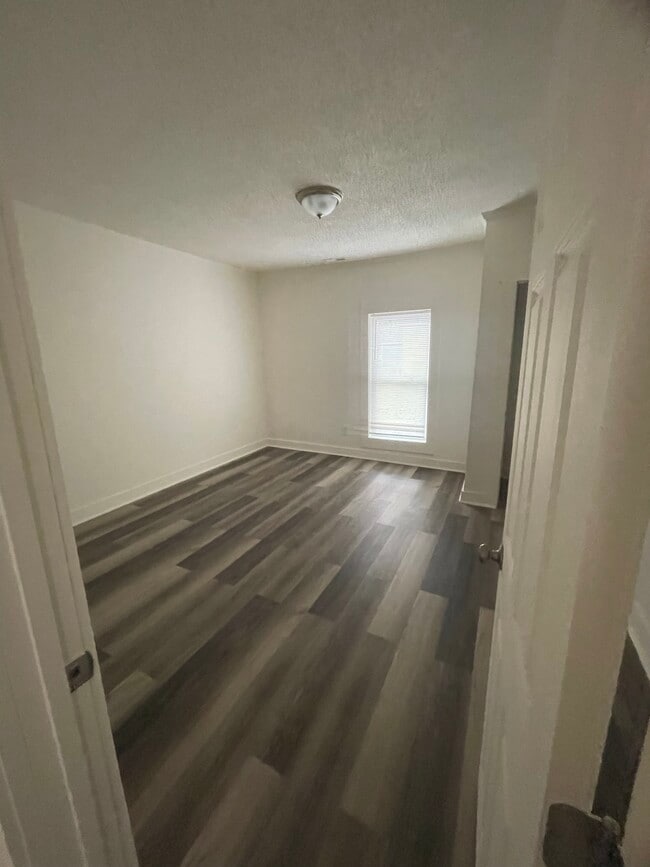 Building Photo - 302 Black St