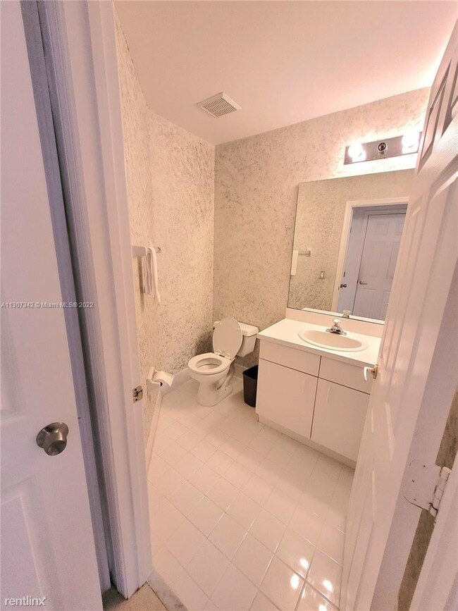 Building Photo - 5 br, 3.5 bath House - 19243 NW 12th Mnr