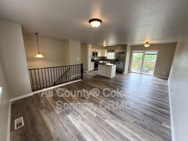 Building Photo - 1480 Hiawatha Dr