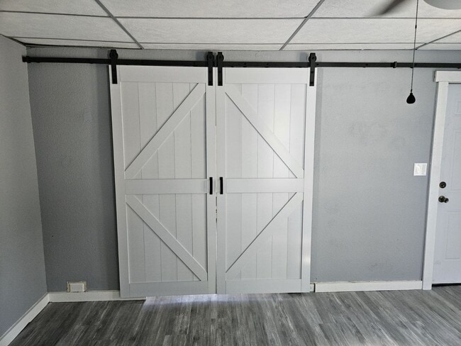 Building Photo - 512 Camblin Ave