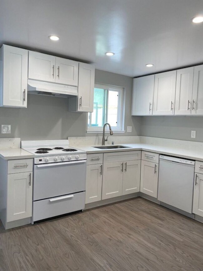 Building Photo - Cypress Townhome totally Remodeled!